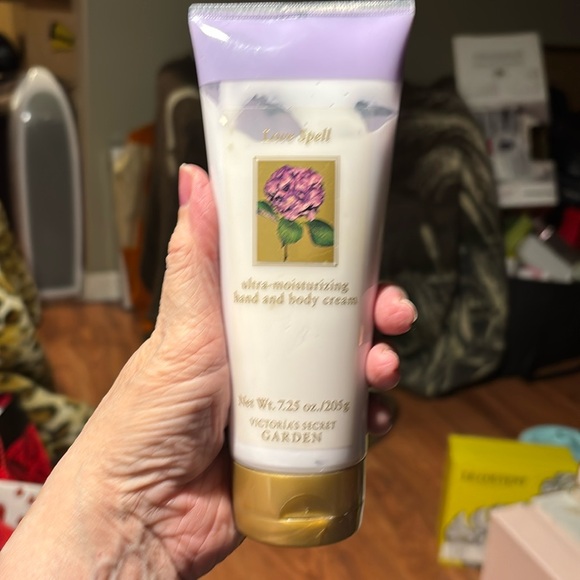 Victoria's Secret Garden Love Spell Ultra Nourishing Hand And Body Cream 205g - Picture 1 of 2